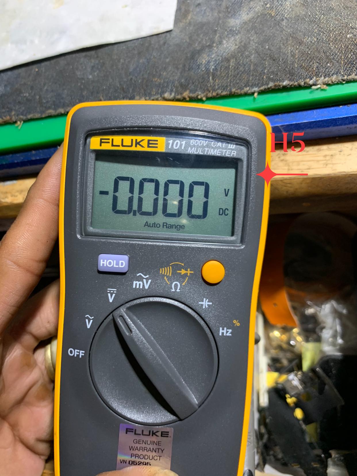 sử dụng đồng hồ đo điện tử 10