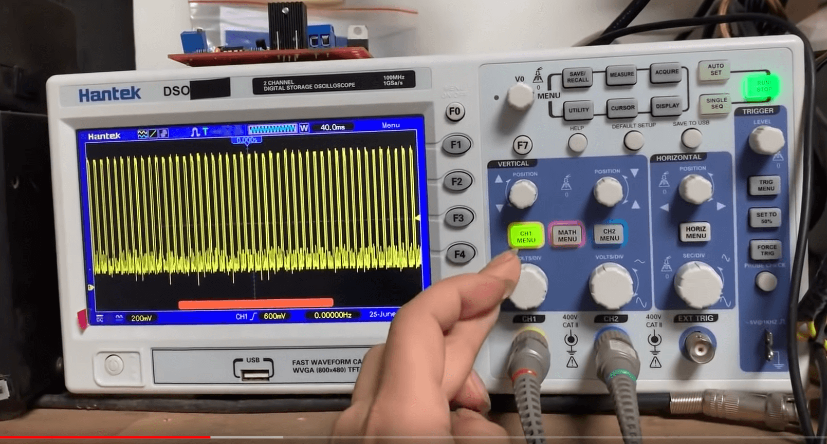 Sửa iPhone Xs Max Không Lên Màn Hình, Liệt Cảm Ứng 16 Đồng hồ Osilocope